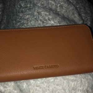NWT Vince Camuto Areli Leather Wallet